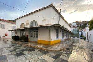 Αλέξης Βερούκας:  Παραδίδουμε πίσω στη δημοτική αρχή τα καταστήματα που στέγασαν την έκθεσή μας