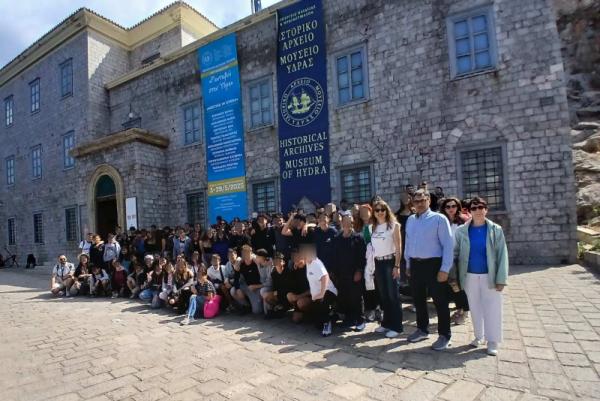 Γυμνάσιο Ύδρας  και Γαλατά σε μια συνάντηση με ευγενή άμιλλα και πολιτισμό