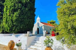 Την Κυριακή  25 Ιουλίου πανηγυρίζει η Ιερά Μονή Αγίας Ευπραξίας της Ύδρας