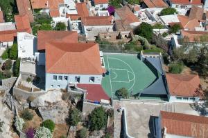 Τοποθετήθηκαν   δύο σκίαστρα στο 1ο Δημοτικό Σχολείο Ύδρας