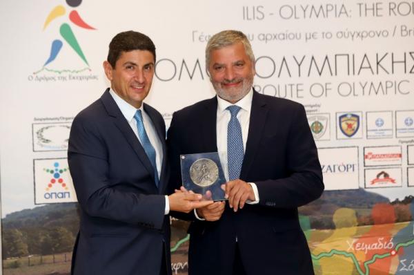 Βράβευση Γ. Πατούλη από τη «Συμπολιτεία Ολυμπίας» για τη στήριξή του στις δράσεις ενίσχυσης του ολυμπισμού