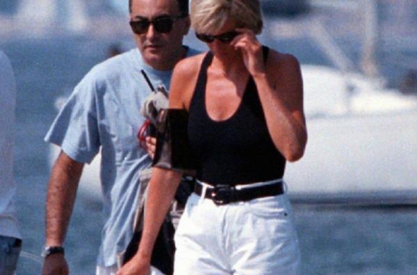 Χρήστος Ζαμπούνης:  «Με τα χρήματα από μια φωτογραφία με τη Νταϊάνα στην Ύδρα έκανα τον εκδοτικό οίκο»