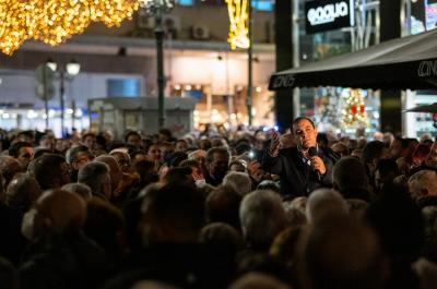 Κώστας Κατσαφάδος:  "Μπορούμε περισσότερα μαζί" - Κοσμοσυρροή στη Χριστουγεννιάτικη εκδήλωση στον Πειραιά