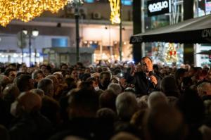 Κώστας Κατσαφάδος:  "Μπορούμε περισσότερα μαζί" - Κοσμοσυρροή στη Χριστουγεννιάτικη εκδήλωση στον Πειραιά