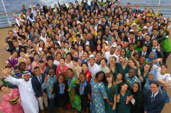 Ταξιδεύοντας με το Πλοίο για τους Νέους του Κόσμου