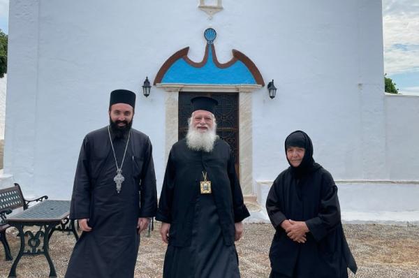 Αρχιερατική Θ. Λειτουργία στη Μονή Γεν. Θεοτόκου Ζούρβας από τον Επίσκοπο Ρωγών ΦΙΛΟΘΕΟ