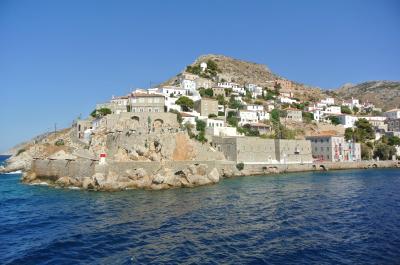 Επιτρέπεται η μετακίνηση στα νησιά εργαζομένων σε επιχειρήσεις που επαναλειτουργούν