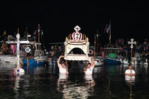 Σε κλίμα κατάνυξης η κορύφωση του θείου δράματος στην Ύδρα