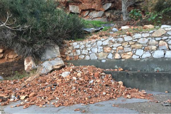 Χρήζει άμεσου καθαρισμού η παραλία του Αυλακιού