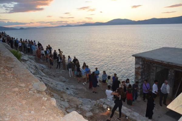 Μάσκες επαναστατών  του '21 στη φετινή έκθεση ΔΕΣΤΕ του Κωστή Βελώνη στα Σφαγεία της Ύδρας