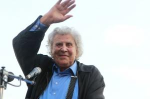 Έφυγε   από τη ζωή ο κορυφαίος δημιουργός Μίκης Θεοδωράκης