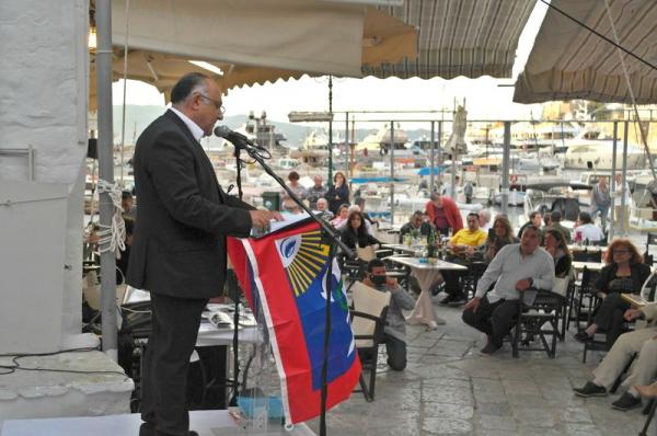Σε πνεύμα ενότητας και ανάπτυξης κινήθηκε η κεντρική ομιλία του Λευτέρη Κεχαγιόγλου στην Ύδρα