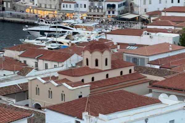 Η εορτή  της προόδου του Τιμίου Σταυρού και η πρώτη ιερά παράκληση της Παναγίας στον Ι. Καθεδρικό Ναό Ύδρας