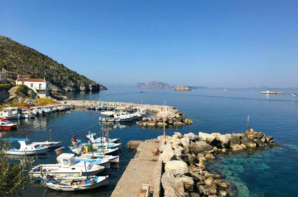 Υπεγράφη η σύμβαση με τον ανάδοχο του έργου για την επισκευή του αλιευτικού καταφυγίου στo Καμίνι της Ύδρας