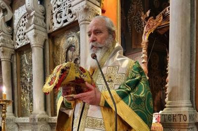Iερούργησε στον Καθεδρικό Ναό Ύδρας ο Μητροπολίτης ΕΦΡΑΙΜ και ευλόγησε την Βασιλόπιτα