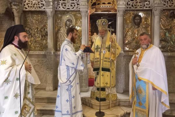 Ο Μητροπολίτης Ύδρας ΕΦΡΑΙΜ ιερούργησε στον Καθεδρικό Ναό και ετέλεσε το 15ετές Αρχιερατικό Μνημόσυνο του Μητροπολίτη πρ. Ύδρας Κυρού ΙΕΡΟΘΕΟΥ