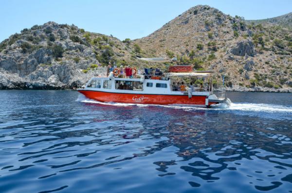 Εξερευνήστε την Ύδρα κάνοντας τον γύρο του νησιού με την ημερήσια κρουαζιέρα -Video