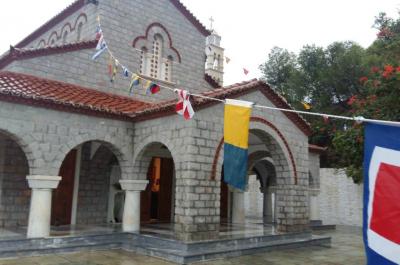 Ο Μικρός Εσπερινός στον ομώνυμο ναό του Αγίου Κωνσταντίνου του Υδραίου