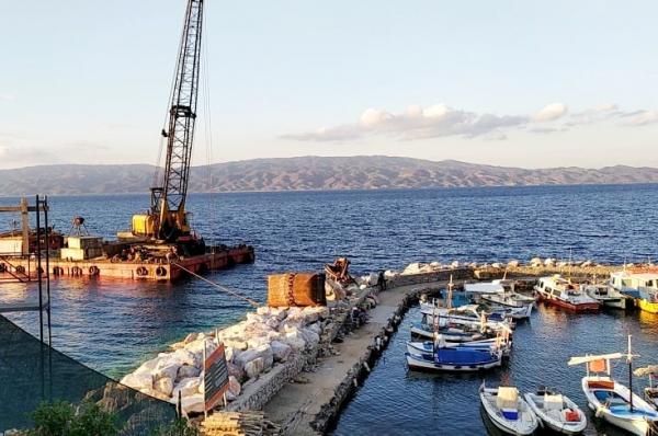Επισκευάζεται το Αλιευτικό Καταφύγιο στο Καμίνι