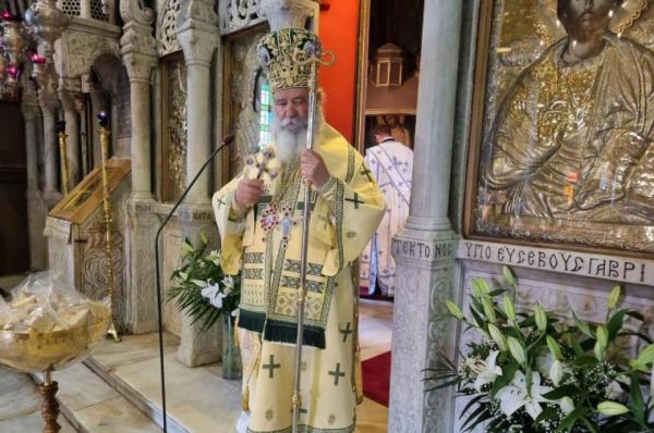 Ο Μητροπολίτης ΕΦΡΑΙΜ ιερούργησε και μίλησε στον Ι. Καθεδρικό Ναό Ύδρας