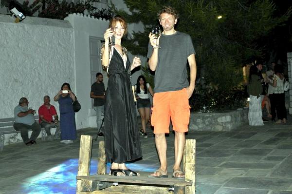 Εγκαινιάστηκε το βίντεο-εγκατάσταση του Nicolas Tourte στην Πλατεία Μακαρίου στην Ύδρα