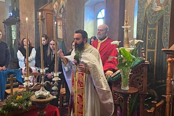 Ο Πρωτοσύγκελλος  της Ι. Μητρόπολης Αρχιμ. Νεκτάριος Δαρδανός στην Κυριακή της Σταυροπροσκύνησης της Παχείας Ράχης