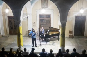 Καθήλωσαν το κοινό ο δεξιοτέχνης βιολονίστας Λεωνίδας Καβάκος και ο Enrico Pace