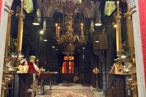 Με Όρθρο,  Θεία Λειτουργία και Δοξολογία η υποδοχή του νέου έτους στον Ιερό Καθεδρικό Ναό Ύδρας