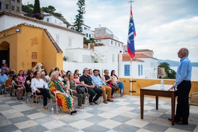 Με επιτυχία   τα εγκαίνια της ομαδικής έκθεσης “Στην Άλλη Πλευρά της Ιστορίας”