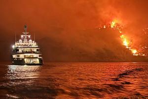 Ομολόγησε ο καπετάνιος για τη φωτιά στο Μπίστι, ότι έριξαν πυροτεχνήματα στη θάλασσα και ένα από αυτά έπεσε στο δάσος