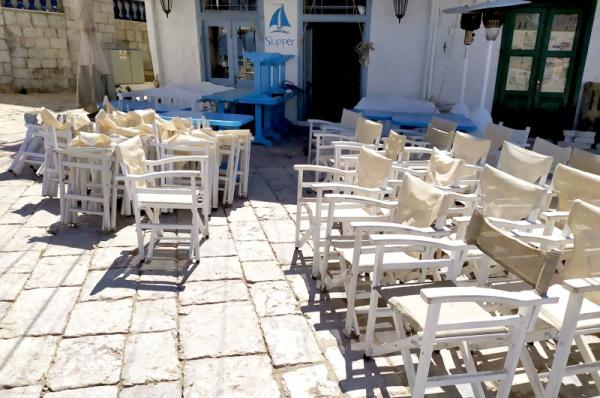 Πυρετώδεις προετοιμασίες  για τα καταστήματα εστίασης της Ύδρας. Επιστροφή με αισιοδοξία
